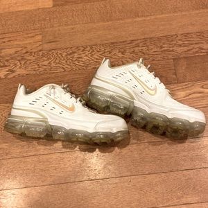 Men’s size 12 Nike vapor max 360 sneakers EUC